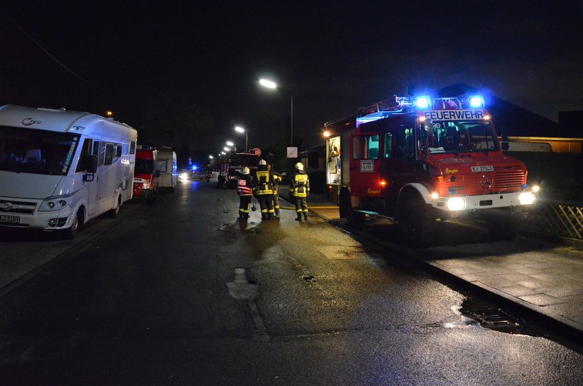 Feuer 4 Koeln Immendorf Giesdorfer Allee P391.JPG